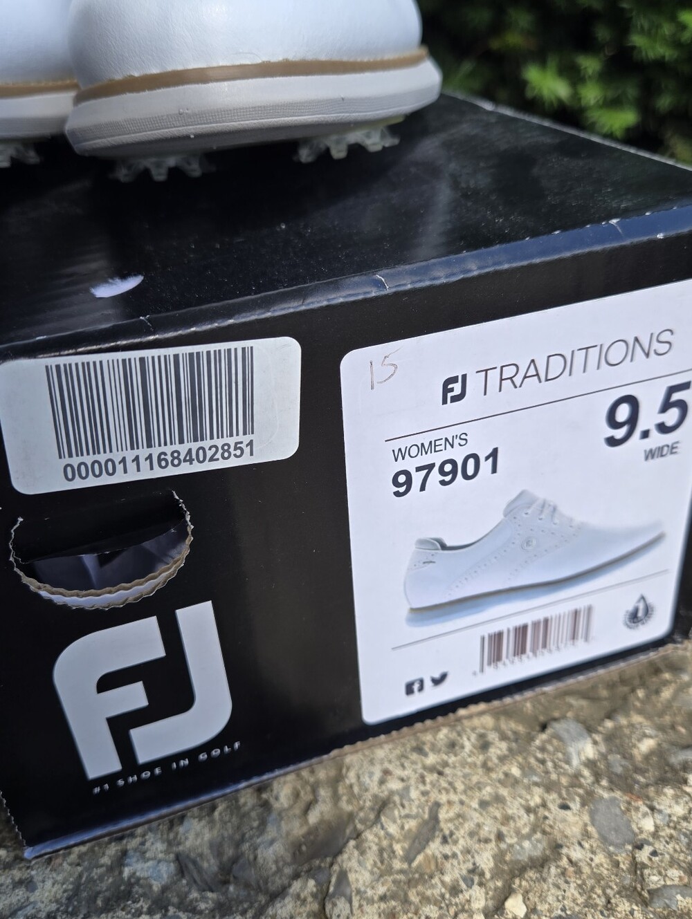FootJoy Traditions Golf Cleats Women Size 9.5 W White Leather Spiked Shoes - Picture 2 of 10